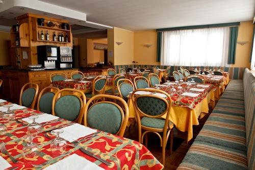 Hotel Posta Априка Экстерьер фото